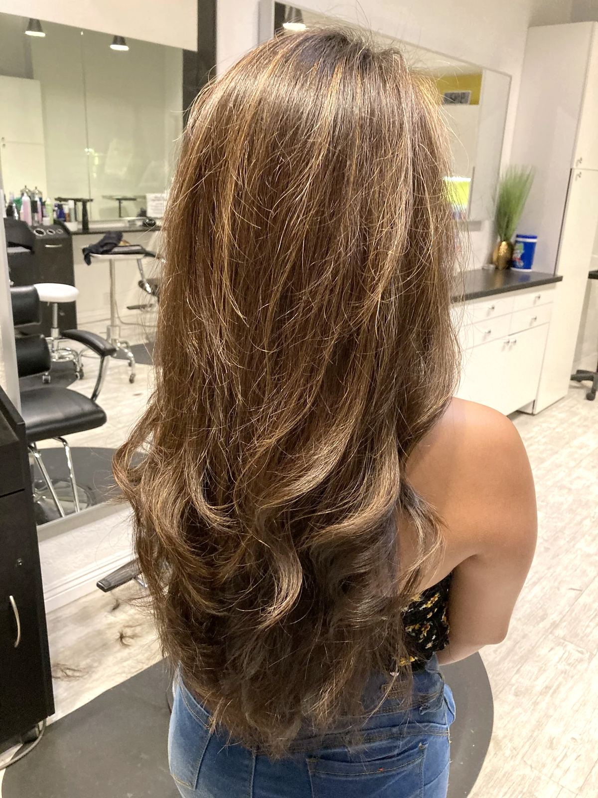 Long wavy hair with caramel balayage