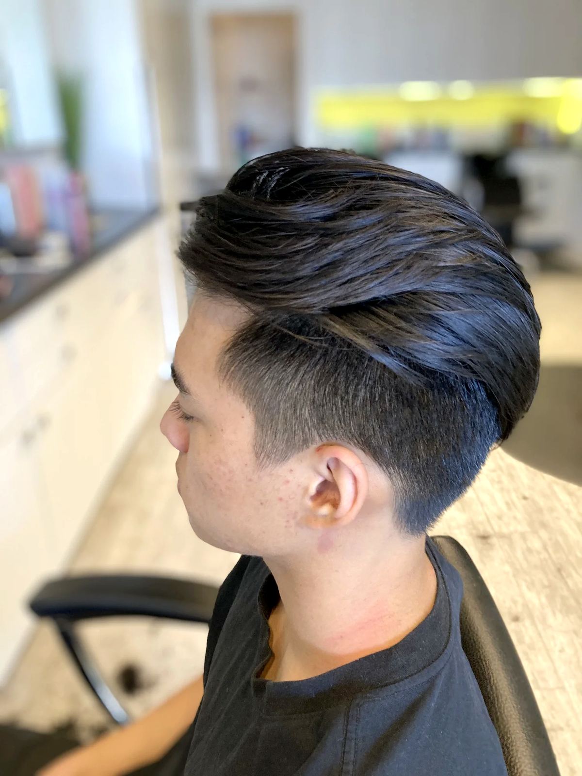 Men's voluminous pompadour with undercut